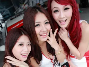 卖萌美女赛车车模壁纸_17