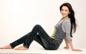 青春活力型美女壁纸_16