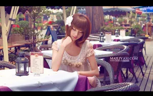 甜美风格美女随拍壁纸_7