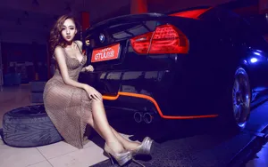 魅力车模美人小麦壁纸_7
