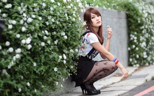 校园美女学生外拍图片壁纸_2