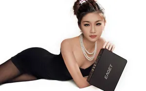 美女代言宽屏壁纸_3