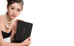 美女代言宽屏壁纸_5