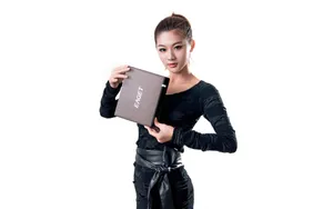 美女代言宽屏壁纸_14