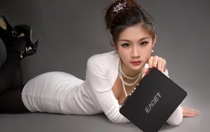 美女代言宽屏壁纸_17