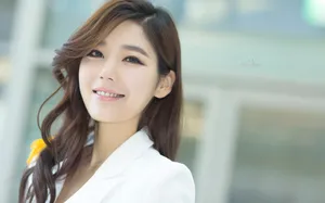 韩国美女车模与古董车壁纸