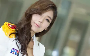 韩国美女车模与古董车壁纸