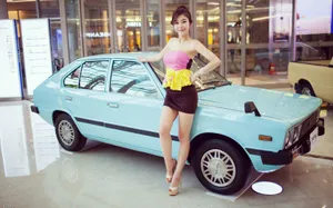 韩国美女车模与古董车壁纸_13