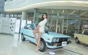 韩国美女车模与古董车壁纸_16