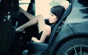 名车与美女模特宽屏壁纸_4