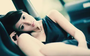 名车与美女模特宽屏壁纸_7