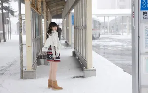 雪中少女铃木爱理清纯图片壁纸_2