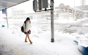 雪中少女铃木爱理清纯图片壁纸_4