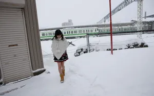 雪中少女铃木爱理清纯图片壁纸_6