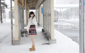雪中少女铃木爱理清纯图片壁纸_7