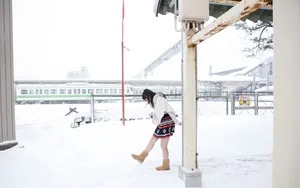 雪中少女铃木爱理清纯图片壁纸_8