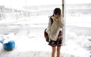 雪中少女铃木爱理清纯图片壁纸_9