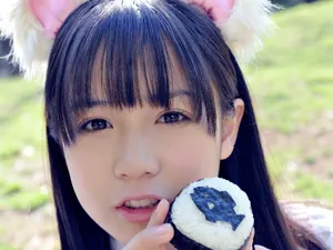 清纯闺蜜美女户外踏青桌面壁纸_11