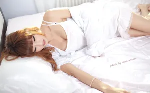 白色纯美私房美女图片壁纸_9