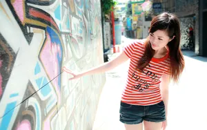 甜美个性女生街拍高清壁纸