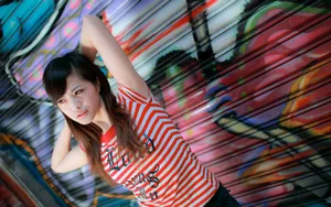 甜美个性女生街拍高清壁纸