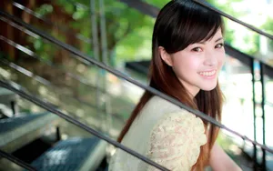 甜美个性女生街拍高清壁纸_11