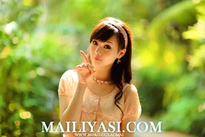 纯得窒息的清新美女壁纸_5