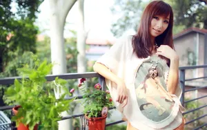 清纯长腿女孩街拍桌面壁纸_2