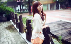 清纯长腿女孩街拍桌面壁纸_3