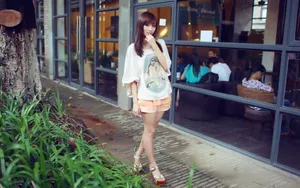 清纯长腿女孩街拍桌面壁纸_4