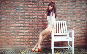 清纯长腿女孩街拍桌面壁纸_5