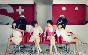 褐眼女孩