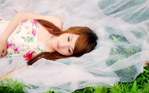 娇美似花女孩桌面壁纸_10