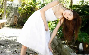 白裙子美女壁纸_5