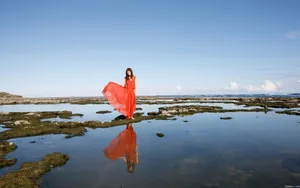 白裙子美女壁纸_10
