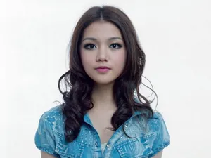 大眼美丽女孩壁纸