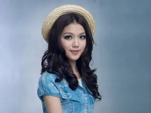 大眼美丽女孩壁纸_3