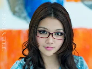 大眼美丽女孩壁纸_10