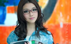 大眼美丽女孩壁纸_12