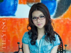 大眼美丽女孩壁纸_15
