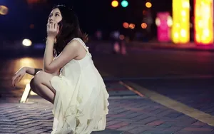 夜色下的美女_4