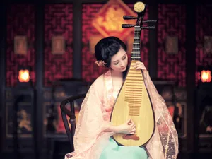 古典琵琶美女壁纸
