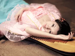 古典琵琶美女壁纸_2