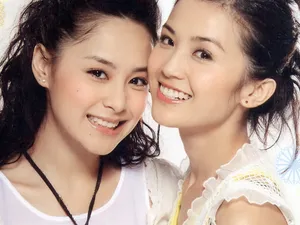 美女组合twins壁纸