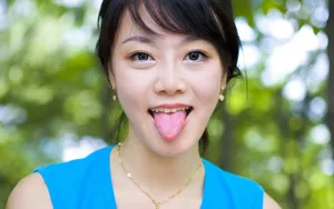 可爱少女表情桌面壁纸