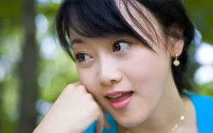 可爱少女表情桌面壁纸_16