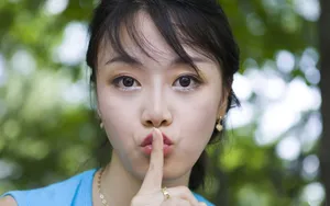 可爱少女表情桌面壁纸_18