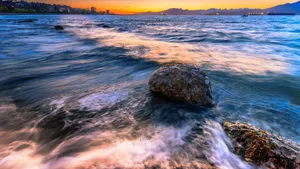 唯美夕阳海滩风景图片_7