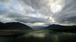 西藏尼洋河风景壁纸_5