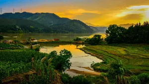 黄昏的田园风景壁纸_2